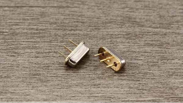 打鐵還需自身硬，晶振廠家要緊跟市場(chǎng)，做出更好更便宜的晶振產(chǎn)品